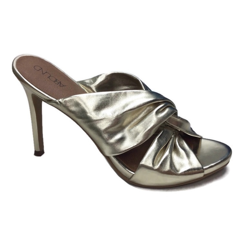 NWT Abound Nikky Gold Metallic Faux Leather Knotted Peep Toe Heels Size 8.5